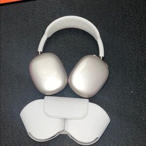 Apple AirPods Max Silver with Case